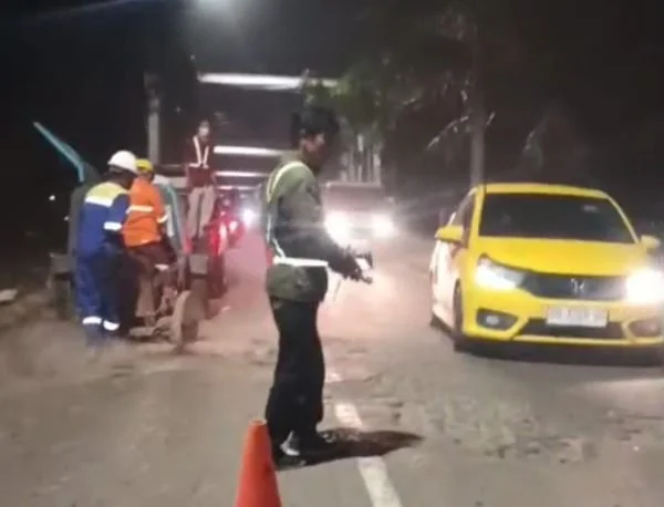 Pemeliharaan Jalan Berlubang Metro-Barombong (Dok: Ist).