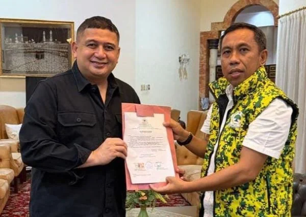 Ketua DPD II Partai Golkar Kota Makassar, Munafri Arifuddin saat Menerima Rekomendasi, (Dok: Ist).