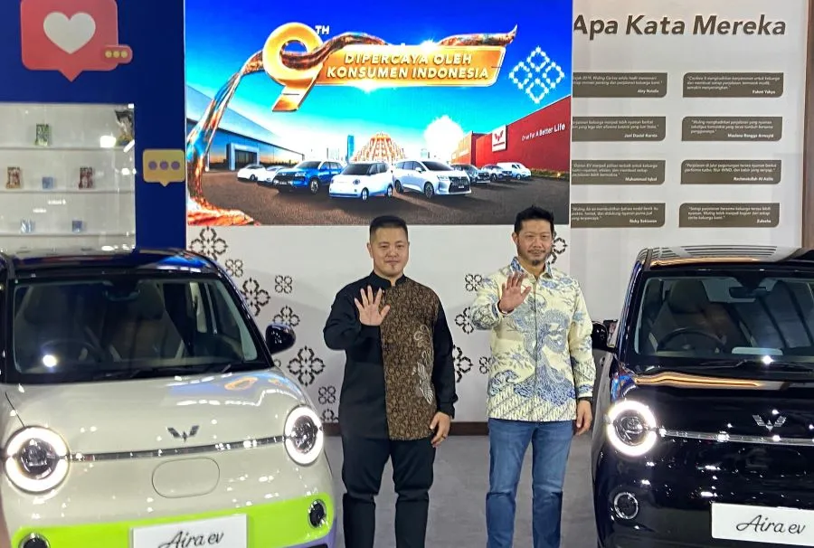Wuling menampilkan jajaran kendaraan elektrifikasi Aira ev dalam ajang GIIAS Makassar 2026 di Summarecon Mutiara Makassar Convention Center (Dok: Nofi KabarMakassar)