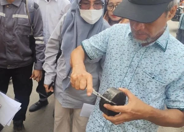 Uji ketebalan aspal Jalan Hertasning (dok. Ist)