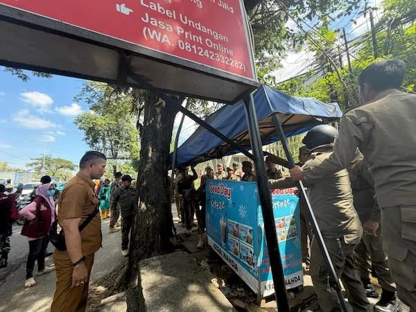 Penertiban PKL di Tamalanrea (Dok: Ist).