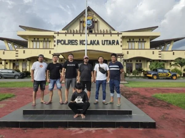 Dantim Resmob Pegasus Polres Jeneponto, Aiptu Abd. Rasyad bersama timnya saat meringkus Harudding di Polres Kolaka Utara (Dok : ist).
