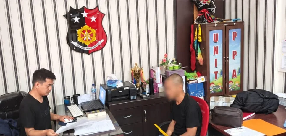Tersangka saat dilakukan pemeriksaan oleh pihak kepolisian(dok:ist)