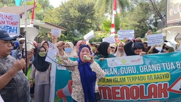 Masa Aksi Demo Tuntut Lokasi PLTSa, (Dok: Sinta Kabar Makassar).