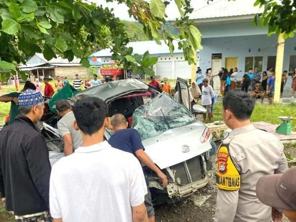 Mobil yang terlibat dalam kecelakaan beruntun di Dusun Lembang, Desa Limbua, Kecamatan Sendana, Kabupaten Majene (dok:ist)