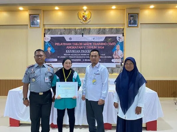 Foto bersama Peserta  Pelatihan_Tailor Made Training_ (TMT) yang ditujukan untuk pembuatan Roti dan Kue.  (FitrianiLestari)