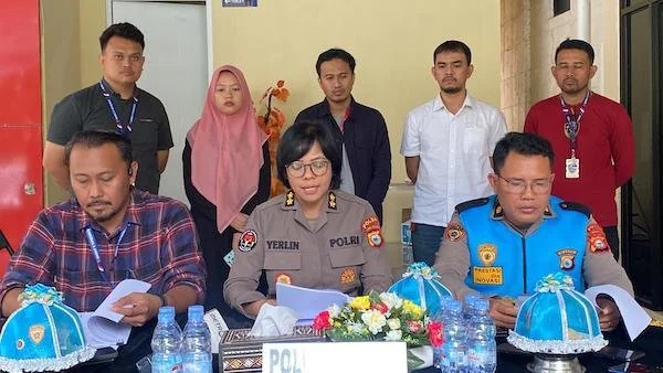 konferensi pers terkait penangkapan penyebar berita hoaks (Dok:Atri KabarMakassar)
