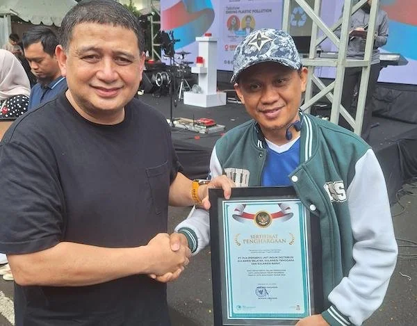 Hari Lingkungan Hidup, PLN UID Sulselrabar Raih Penghargaan dari Walikota Makassar