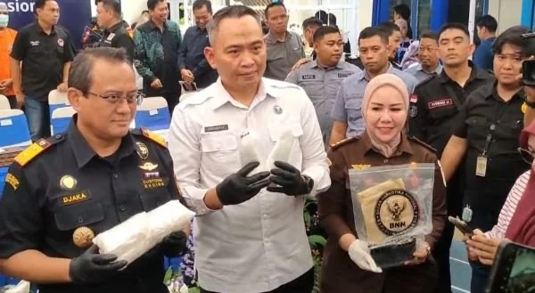 Konferensi pers penangkapan pengedar narkotika di Sulsel (Dok: Ist).