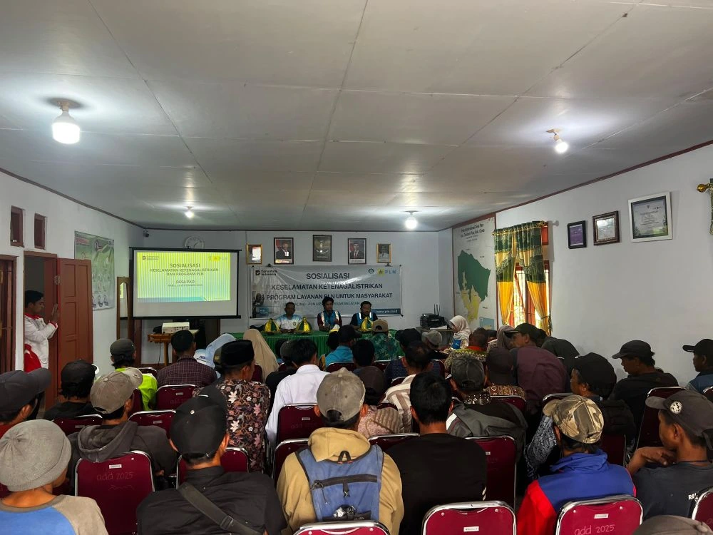 Sosialisasi Ketenagalistrikan dan Pengenalan Produk Layanan PLN kepada masyarakat Desa Pao (Dok: Ist)