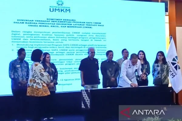 Sejumlah perwakilan kementerian dan lembaga saat penandatanganan kerja sama untuk pemberdayaan UMKM di Jakarta, Rabu (12/8/2026). ANTARA/Khaerul Izan