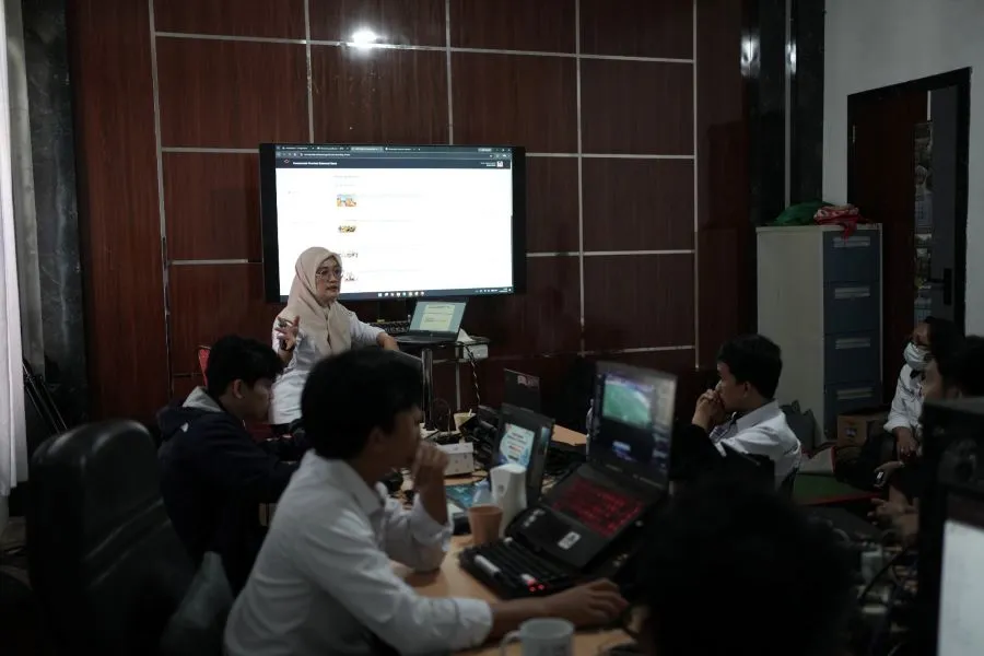 Rapat evaluasi di Studio KPM DiskominfoSS Sulbar (Dok: Ist)