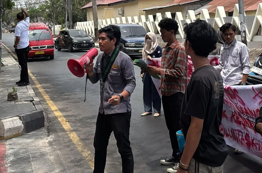 Himpunan Mahasiswa Islam (HMI) Komisariat STIE dan STKIP YAPTI Cabang Jeneponto saat menggelar aksi demonstrasi besar-besaran pada puncak Peringatan Hari Sumpah Pemuda di Kejaksaan (Dok: Ist)