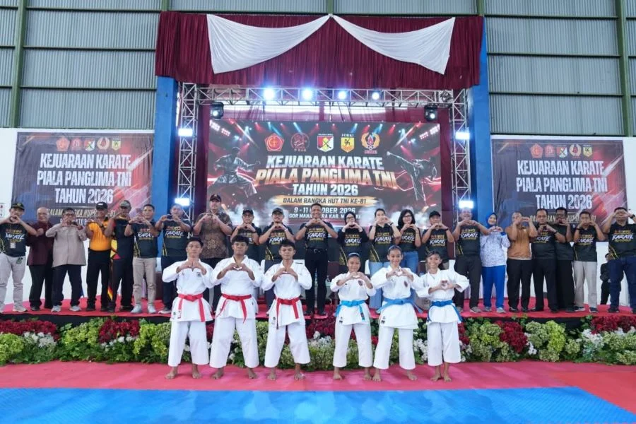 Gubernur Sulbar bersama forkopimda saat menghadiri pembukaan Karate Panglima TNI 2026 di GOR Manakarra (Dok: Ist)