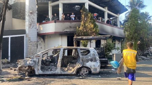 gedung DPRD Makassar yang ludes terbakar (Dok: Atri KabarMakassar)