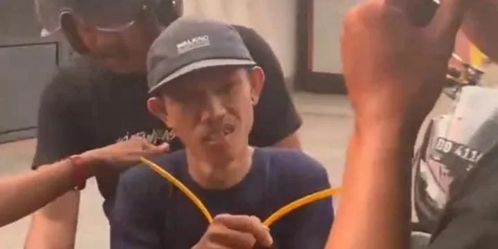 Tim Jatanras Polrestabes Makassar mengamankan pria yang diduga membobol rumah di Jalan Kumala, Minggu (25/10/2026).