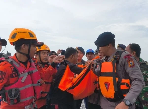 Tim SAR gabungan Menemukan Anak Terseret Ombak di Pattingalloang (Dok: Ist).