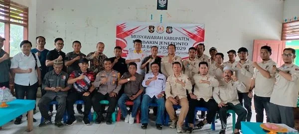 Para Pengurus Perbakin Jeneponto saat melakukan foto bersama usai Muskab di Ponpes Rahmatullah, Tompo Kelara, Kelurahan Tolo Utara, Kecamatan Kelara, Jeneponto, Sabtu (4/1).
