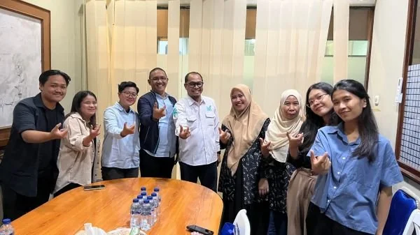 Ketua Prodi Ilmu Komunikasi Unifa melakukan kunjungan ke PT Kabar Bursa Indonesia di Jakarta Selatan (Dok : Ist).