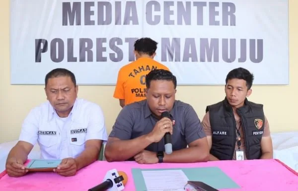 Konferensi pers penangkapan salah satu Daftar Pencarian Orang (DPO) kasus pengeroyokan yang terjadi di area SPBU Tapalang, Kabupaten Mamuju. (Dok: Ist)