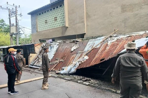 Suasana Penertiban di Jalan Saripa Raya Kecamatan Panakukang (Dok: KabarMakassar).