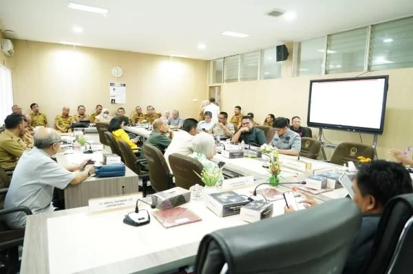Rapat kerja pembahasan Rancangan Peraturan Daerah (Ranperda) tentang perubahan atas Perda Nomor 3 Tahun 2017 mengenai Pengelolaan Barang Milik Daerah. (Dok: Ist)