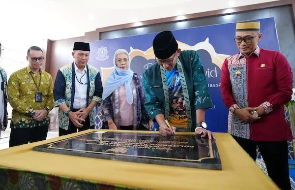 Pj Gubernur Sulsel, Prof Zudan Arif Fakrulloh dan Menparekraf, Sandiaga Salahuddin Uno di Masjid Ar-Rasyid Poltekpar Makassar (Dok: Ist)