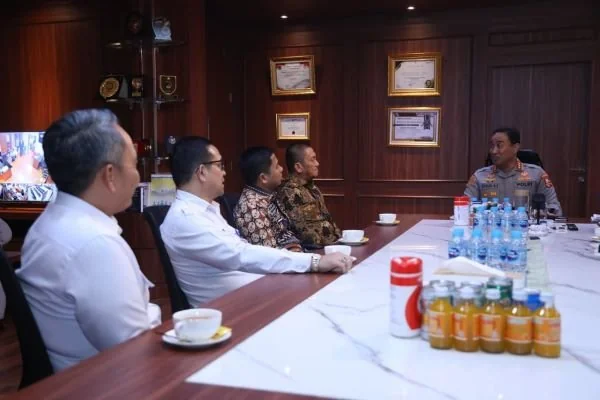 Pertemuan Bupati Luwu Timur Irwan Bachri Syam bersama Kepala Badan Narkotika Nasional (BNN) RI, Komisaris Jenderal Polisi Suyudi Ario Seto. (Dok: Ist)