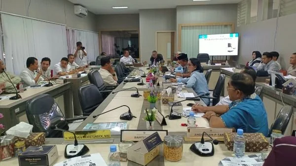 Rapat Anggaran perubahan DPRD Sulsel dengan Dinas Tanaman Pangan, Hortikultura, dan Perkebunan (TPHBun) Sulsel (Dok: KabarMakassar)