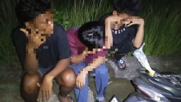 Para pemuda beserta lem berhasil diamankan polisi (Dok : Ist).