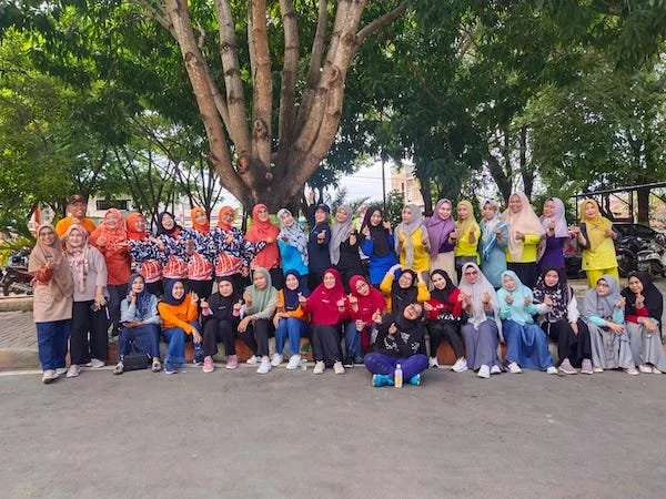 Foto bersama Pegawai RSUD usai melaksanakan Senam Jumat Bersama
