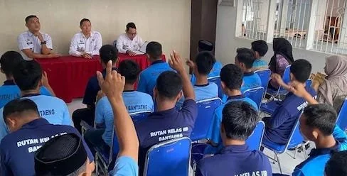 Para Warga Binaan Rutan Kelas IIB Bantaeng, saat mengikuti program pendidikan non formal. (IST).