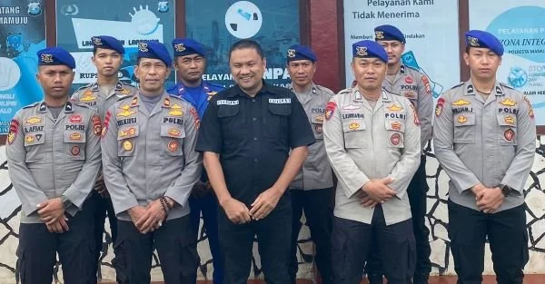 Personel Polair Polresta Mamuju saat memberikan keterangan (Dok : Ist).
