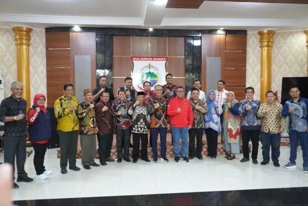 Pj Gubernur Sulbar, Prof Zudan Arif Fakrulloh saat menerima dan  para Rektor se-Sulbar di rumah jabatannya.