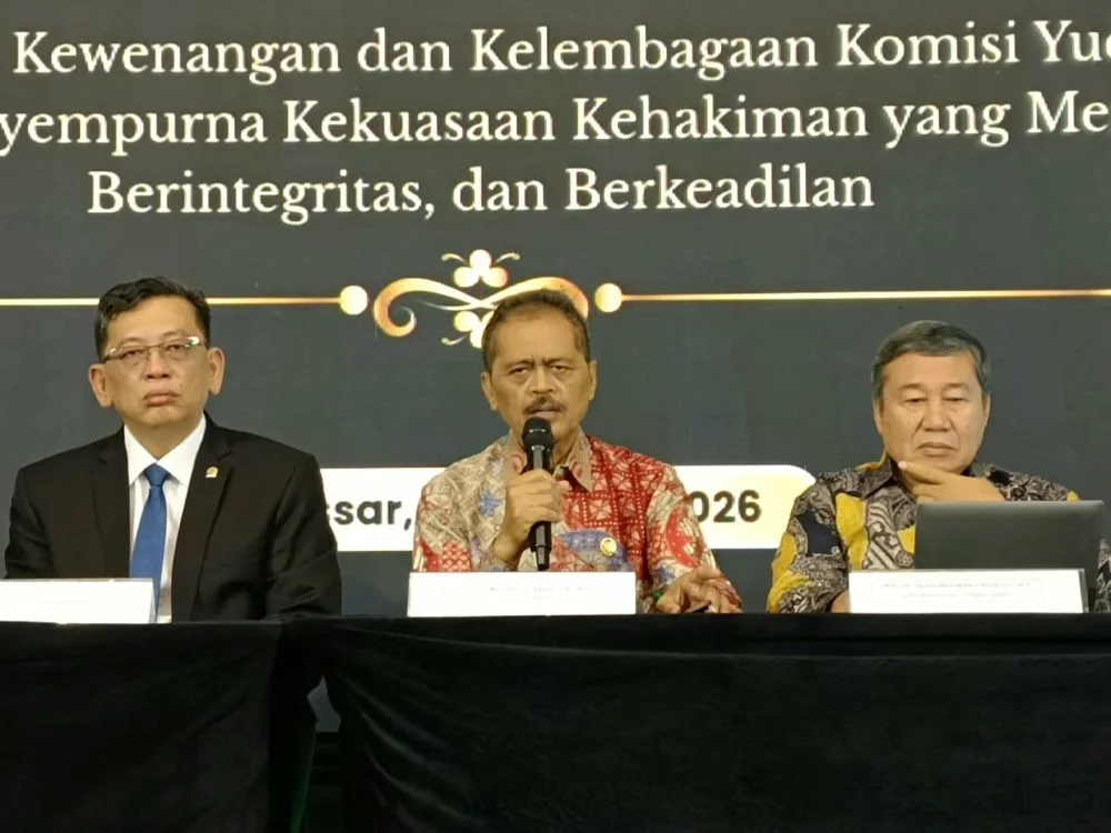 Anggota Komisi Yudisial (KY) sekaligus Ketua Bidang Rekrutmen Hakim untuk periode masa jabatan 2025–2030 Prof Andi Muhammad Asrun (Batik merah) (Dok: Sinta KabarMakassar)