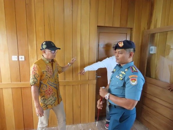 Kadis DKP Sulbar saat meninjau rumpon bersama Danlanal Mamuju(dok:Aldy)