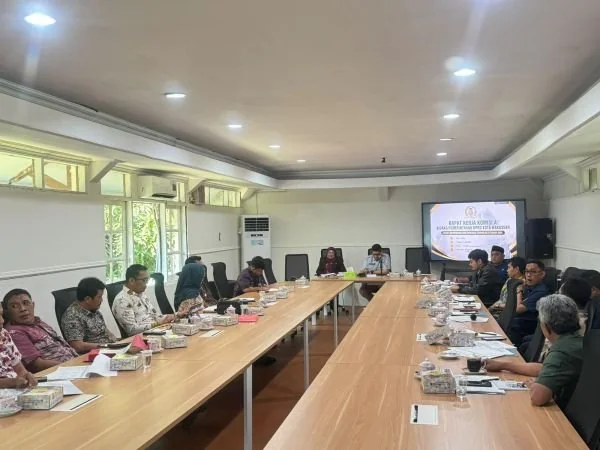 Rapat Monev Komisi A DPRD kota Makassar Bersama Camat Sekota Makassar (Dok: KabarMakassar).