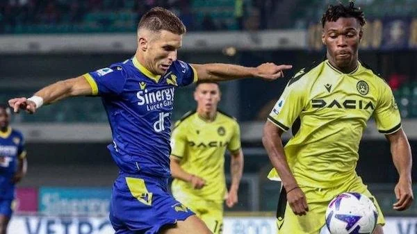 Verona menjamu Udinese dalam pertandingan Serie A Italia malam ini, Minggu (5/1/2025) dini hari.