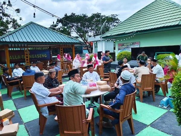 Kodim 1425 Jeneponto saat mengajak buka puasa bersama dengan para awak media. (Foto/ist).
