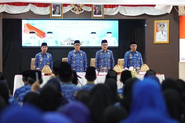 Ketua Umum Dewan Pengurus Korpri Nasional selaku  Penjabat (Pj) Gubernur Sulawesi Selatan, Prof. Dr. Zudan Arif Fakhrullah saat melakukan pengukuhan pengurus Korpri Jeneponto. (Foto/ist).
