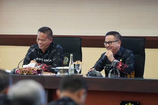 Pj Gubernur Sulsel, Prof Fadjry Djufry dan Sekprov Sulsel, Jufri Rahman di Kantor Gubernur Sulsel (Dok: Ist).