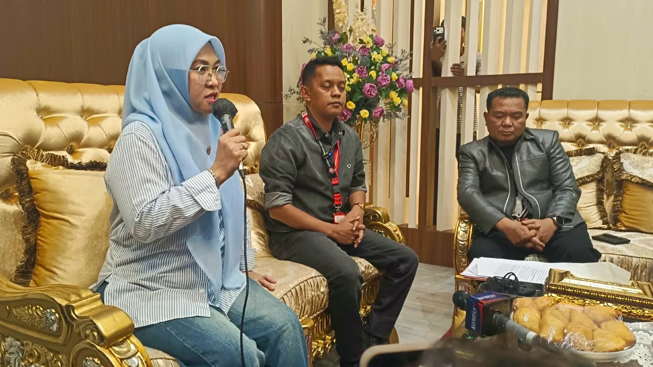 Bupati Gowa Sitti Husniah Talenrang saat Konferensi pers (Dok: KabarMakassar).