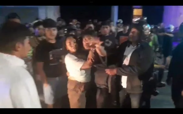 Tangkap layar pasutri yang membuat onar di Jalan Veteran Utara (Dok: Ist).