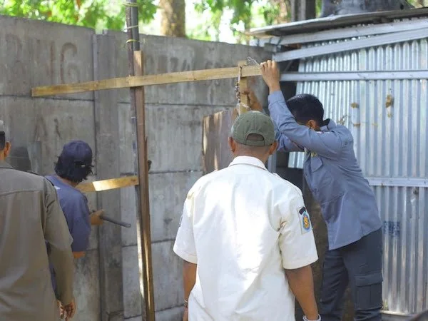 Suasana Penertiban Lapak PKL (Dok: Ist).