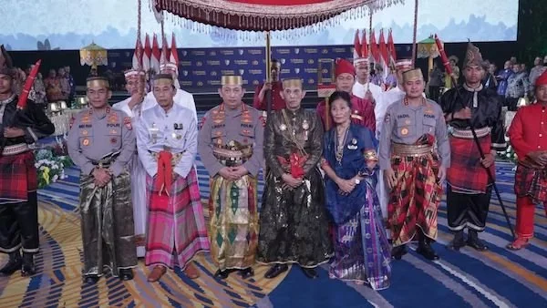 Kapolri, Jenderal Listyo Sigit Prabowo bersama dewan adat dan kerajaan di Sulawesi Selatan. Ist.