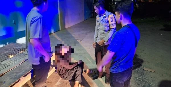 Personel Polsekta Mamuju saat menemukan korban (dok:ist)