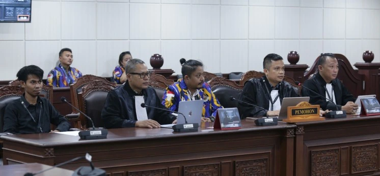 Para Pemohon saat Sidang Pemeriksaan Pendahuluan Perkara Nomor 343/PUU-XXIV/2026 Pengujian Materiil Undang-Undang Nomor 2 Tahun 2004 tentang Penyelesaian Perselisihan Hubungan Industrial (Dok: Ist).