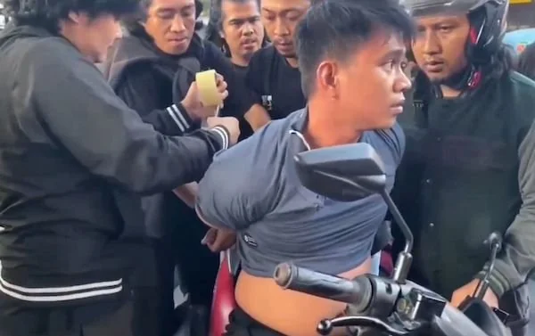 penangkapan polisi gadungan oleh Tim Jatanras Polrestabse Makassar (Dok:Ist)