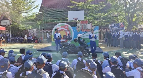 Duta #Cari_Aman Honda edukasi siswa SMKN 4 Gowa terkait keselamatan berkendara (Dok: Ist)