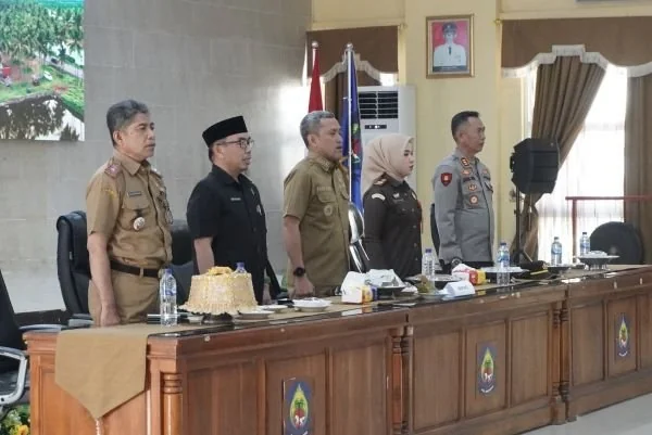 Bupati Paris Yasir saat membuka acara penyerahan SPPT PBB-P2 dan DHKP 2025 (Dok : Ist).